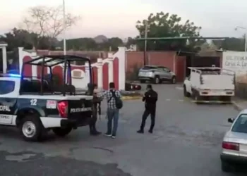 Violencia armada sacude a Tehuantepec; asesinan a motociclista frente a una escuela
