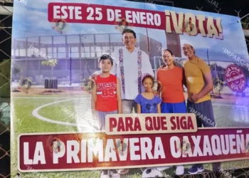 Foto: Carlos Castellanos // Oposición califica de aberrantes dispendio el gasto para la revocación de mandato. Los espectaculares, un ejemplo.