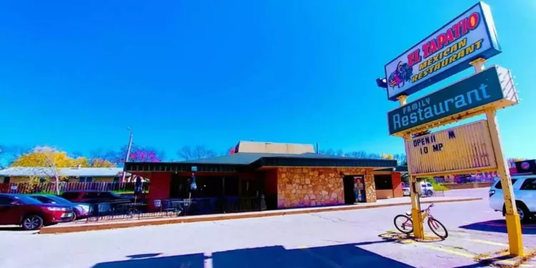 Agentes del ICE comen en restaurante mexicano, después arrestan a empleados