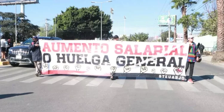 Con marcha, inicia STEUABJO semana de protestas