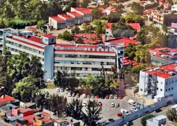 Foto: Facebook ISSSTE Oaxaca // Al igual que en el IMSS, el Hospital del ISSSTE también presenta saturación desde que inició el año, debido a que varios trabajadores, sobre todo especialistas, se mantienen de vacaciones desde diciembre.