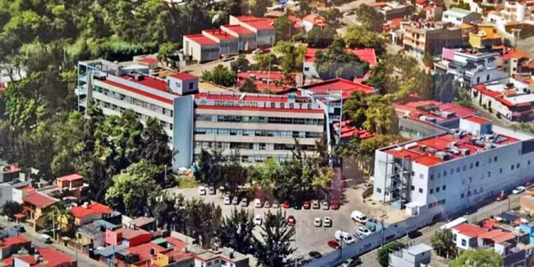 Foto: Facebook ISSSTE Oaxaca // Al igual que en el IMSS, el Hospital del ISSSTE también presenta saturación desde que inició el año, debido a que varios trabajadores, sobre todo especialistas, se mantienen de vacaciones desde diciembre.