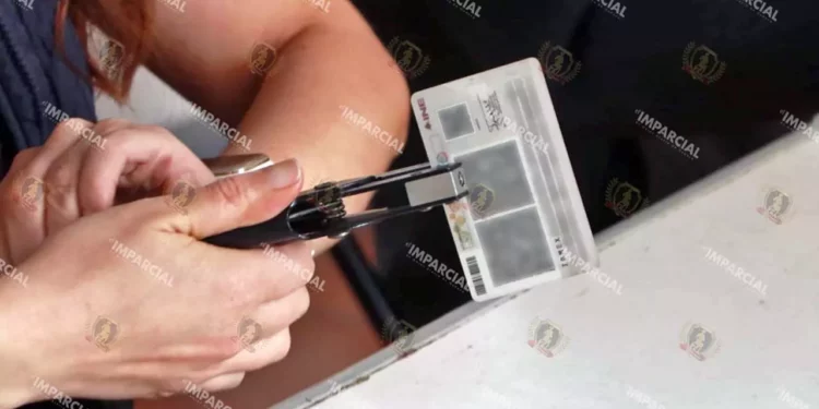 Foto: Adrián Gaytán // Reconocen únicamente una votación a favor del gobernador Salomón Jara de 204 mil 868, lo que representaría apenas el 25 por ciento de la votación.