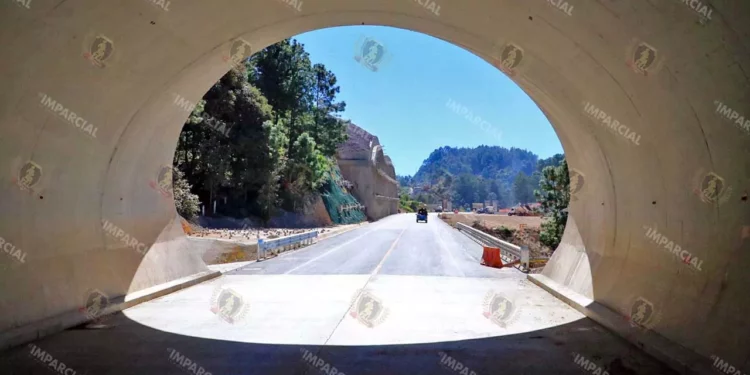 Foto: Adrián Gaytán - archivo // Concluyen el proyecto ejecutivo para la construcción de un nuevo viaducto en la Mitla-Tehuantepec.