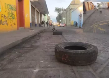 Apartado ilegal de espacios invade calle clave del Centro Histórico de Oaxaca