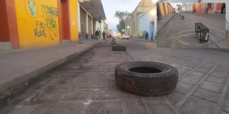Apartado ilegal de espacios invade calle clave del Centro Histórico de Oaxaca