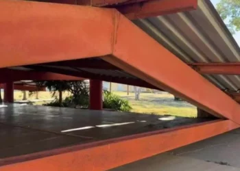 Foto: Gobierno de Oaxaca // Cayó el domo de la Secundaria Técnica 113 de La Ventosa.