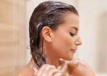 ¿Cada cuánto se debe lavar el pelo? Mitos y realidades