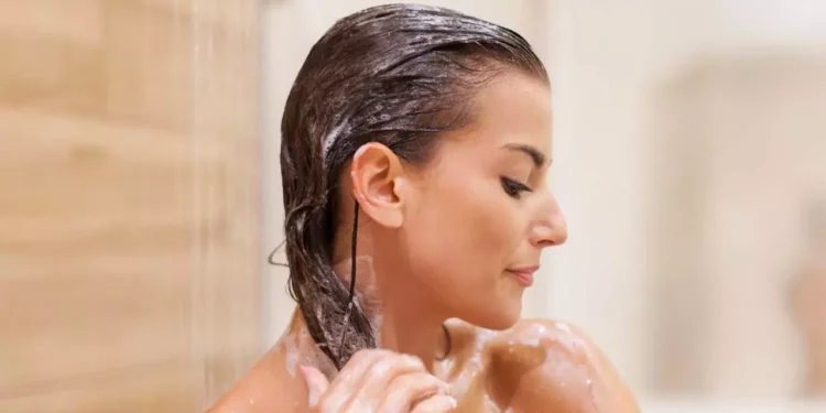 ¿Cada cuánto se debe lavar el pelo? Mitos y realidades