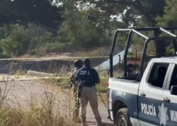 Hallan cadáver de hombre en canal de riego en Juchitán de Zaragoza