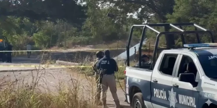 Hallan cadáver de hombre en canal de riego en Juchitán de Zaragoza