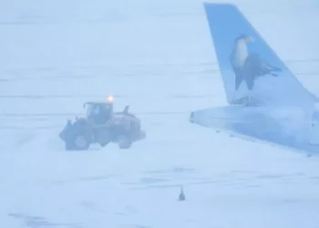Tormenta invernal paraliza Estados Unidos: más de 10.000 vuelos cancelados y 850.000 sin electricidad