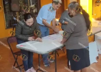 Desde temprano empiezan a instalar casillas para Revocación de Mandato y se muestra asistencia ciudadana