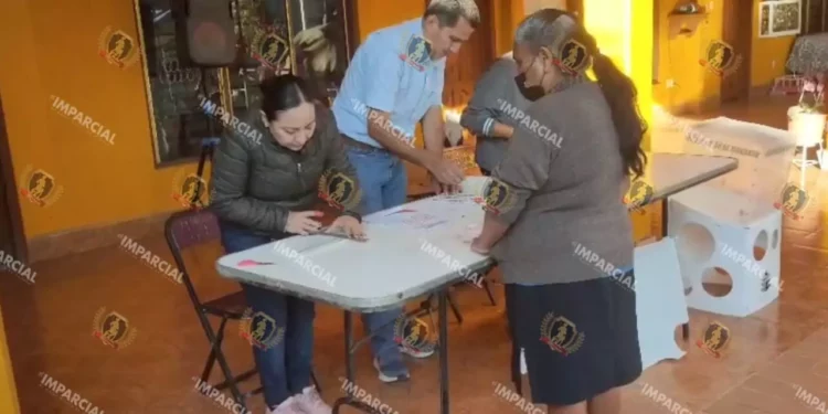 Desde temprano empiezan a instalar casillas para Revocación de Mandato y se muestra asistencia ciudadana