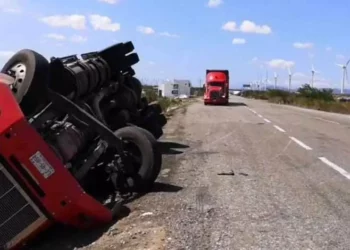 Fuertes vientos, lluvias y apagones deja el frente frío 27
