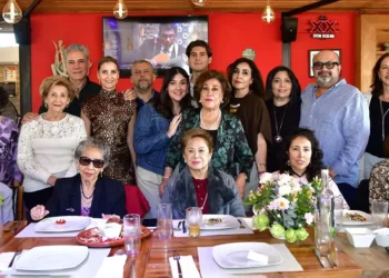 Fotos: Rubén Morales // Amistades y familiares hicieron pasar un día inolvidable a Estelita Linares.