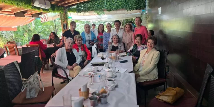 Foto: cortesía // Alma Rosa Balderas celebró su cumpleaños rodeada del cariño de sus amigas.