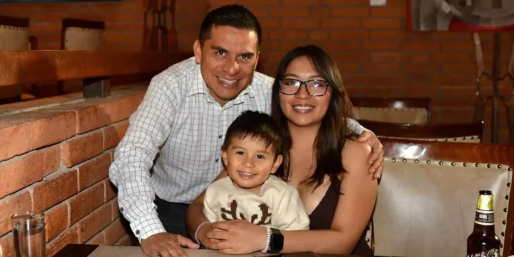 Fotos: Rubén Morales // Antonio Chavez con su esposa Andy Mayoral y Alexei Ruiz.