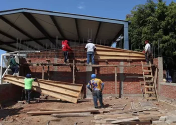 Foto: Municipio de Oaxaca de Juárez // Construcción de una aula escolar en Pueblo Nuevo.