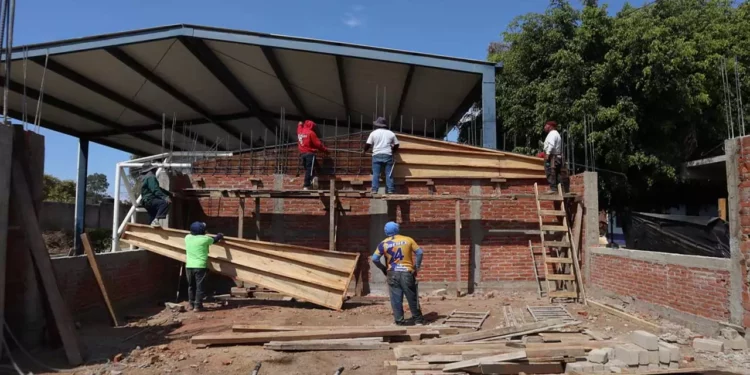 Foto: Municipio de Oaxaca de Juárez // Construcción de una aula escolar en Pueblo Nuevo.
