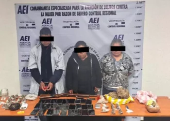 En el primer operativo fueron detenidas tres personas: dos mujeres y un hombre.