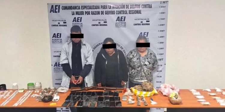 En el primer operativo fueron detenidas tres personas: dos mujeres y un hombre.