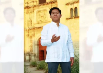 Foto: Omar Maya/Gil Obed González // El cantante zapoteco interpretó Nueve Puntas, himno de los matatecos, en un lugar privilegiado.