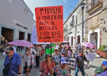 Foto: Adrián Gaytán // La marcha de concesionarios que motivó la marcha atrás del ayuntamiento.