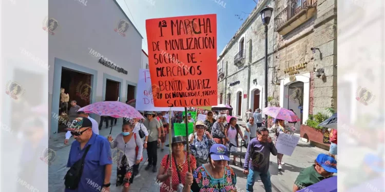 Foto: Adrián Gaytán // La marcha de concesionarios que motivó la marcha atrás del ayuntamiento.