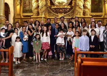 Fotos: Rubén Morales // La pequeña Luca recibió el sacramento del bautizo durante una solemne ceremonia celebrada en la Capilla del Rosario.