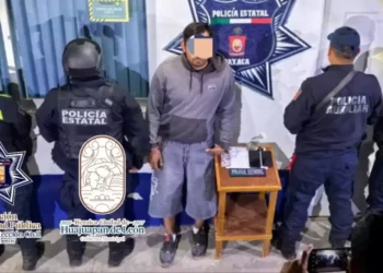 Mediante una revisión le encontraron dosis de marihuana y cristal.