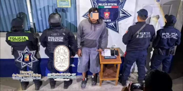 Mediante una revisión le encontraron dosis de marihuana y cristal.