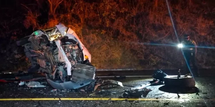 Se desconoce la mecánica del accidente que dejó desecha a la Urvan.