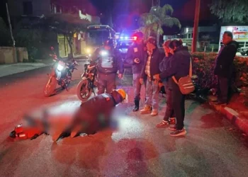 El motociclista presentaba una lesión en la cabeza con hemorragia activa.