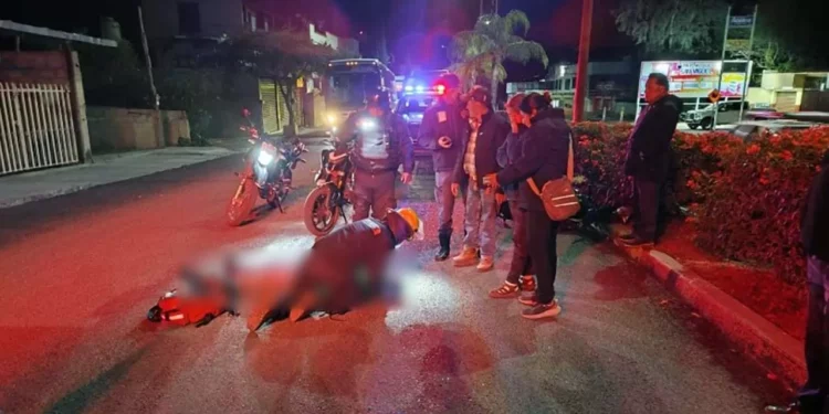 El motociclista presentaba una lesión en la cabeza con hemorragia activa.