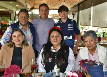 Fotos: Rubén Morales // Héctor Bolaños celebró su cumpleaños acompañado de su familia y amigos, quienes compartieron con él un emotivo desayuno.