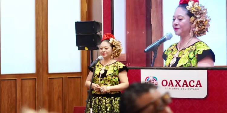 Jacinta Fuentes durante su participación interpretó el Son Bigu.