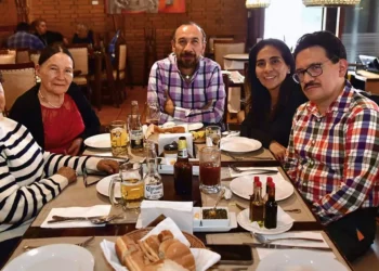 Fotos: Rubén Morales // José Fabián Hernández Díaz acompañado de su mamá, familiares y seres queridos durante la celebración de su cumpleaños.