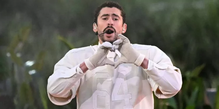 La presentación de Bad Bunny consolida su posición como uno de los artistas más influyentes que han desfilado por este evento.
