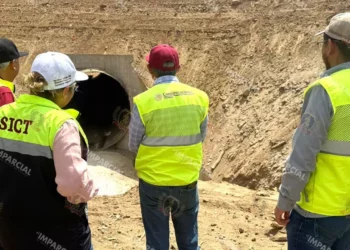 Foto: Raúl Laguna // Responsables de obra revisaron los trabajos en el tramo Pochutla- Huatulco.