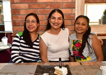 Fotos: Rubén Morales // Rocío Martínez celebró su cumpleaños acompañada de sus queridas amigas.