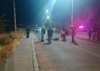 El joven de 16 años habría perdido el control de una moto de 300cc.