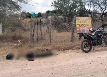 En motocicleta asesinan a joven en Huajuapan.