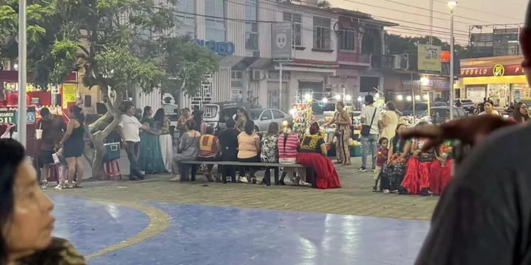 Foto: redes sociales // El intento de retornar a la normalidad en Juchitán.