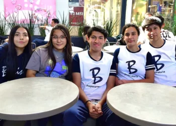 Foto: Rubén Morales // Frida Vargas, Camila Hernández, Álvaro Lescas, Sabina Martínez y Gael Ríos disfrutaron de una amena reunión.