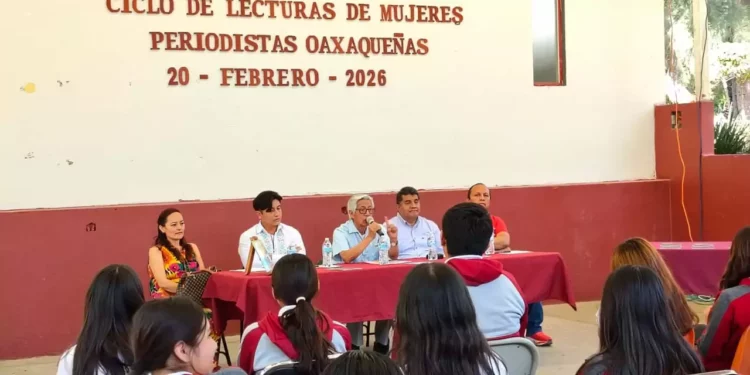 La presentación se realizó en el marco de las actividades del Conversatorio de Periodismo y el Club de Lectura de Periodismo “Wilfrido López Torres”.
