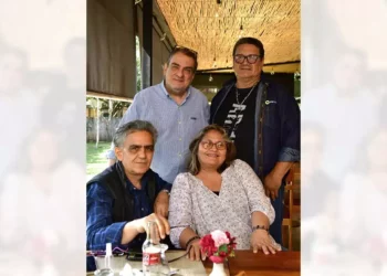Foto: Rubén Morales // Los hermanos Erique y Ricardo Estefan en compañía de sus amigos Francisco Betanzos y su esposa Ada García.