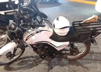 El sujeto quedó detenido por atropellar a un policía vial e intentar huir.
