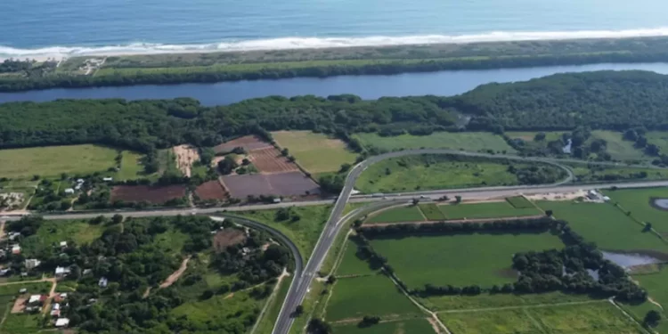 Foto Mongabay // La supercarretera Barranca Larga-Ventanilla y el estratosférico costo del “desarrollo”.