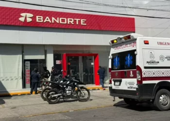 Violento asalto en Banorte de Juchitán deja guardia lesionado y 70 mil pesos robados